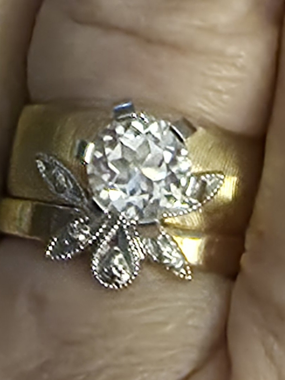 NWOT Unsigned UNCAS wedding Ring Set